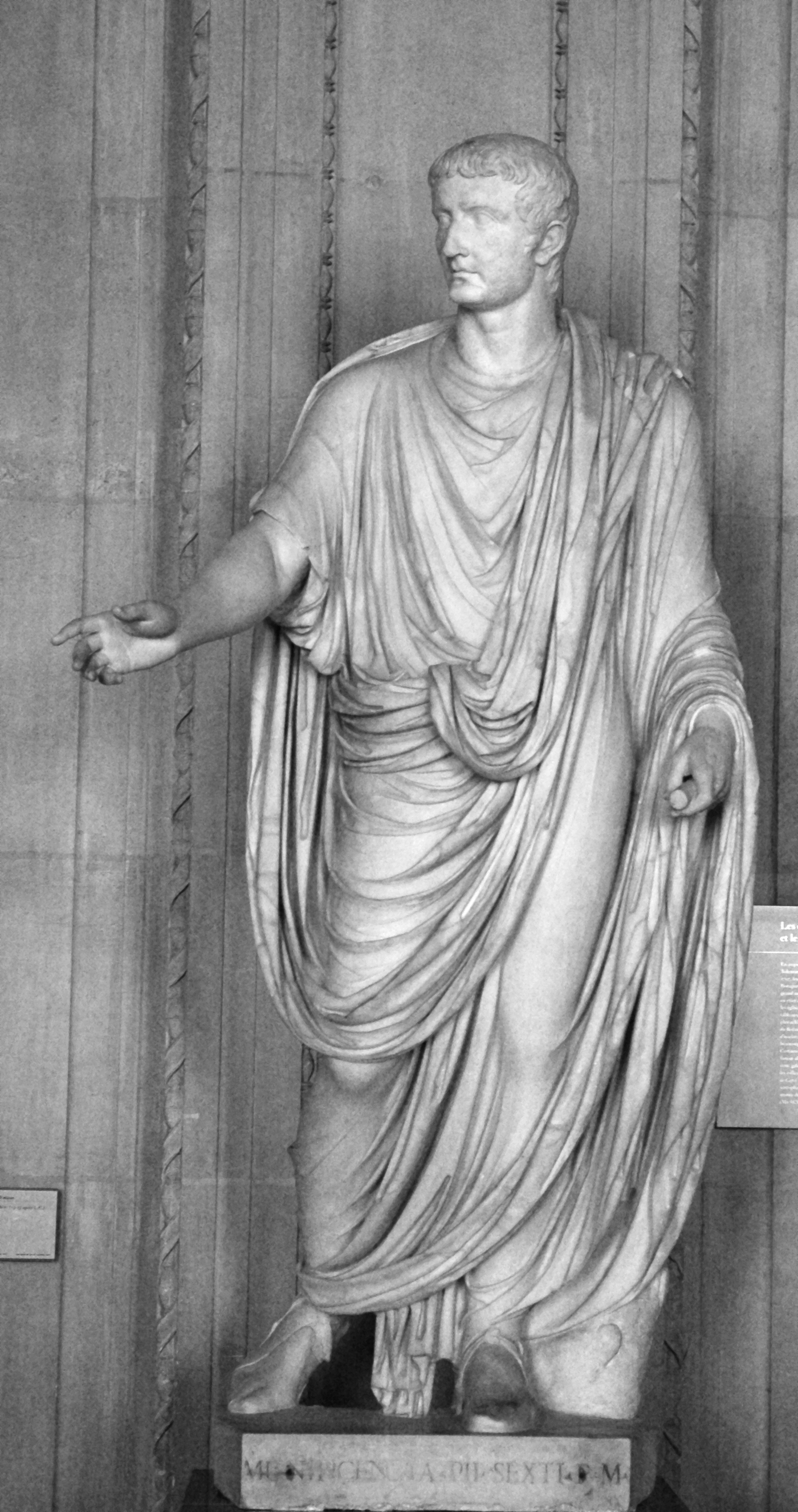 Statue de l’empereur Tibère conservée au Louvre